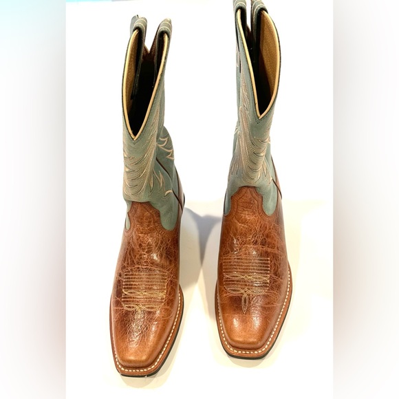 Size 8.5 B Women Ariat Legend Legacy Blue and Brown Western Boots - Picture 2 of 5